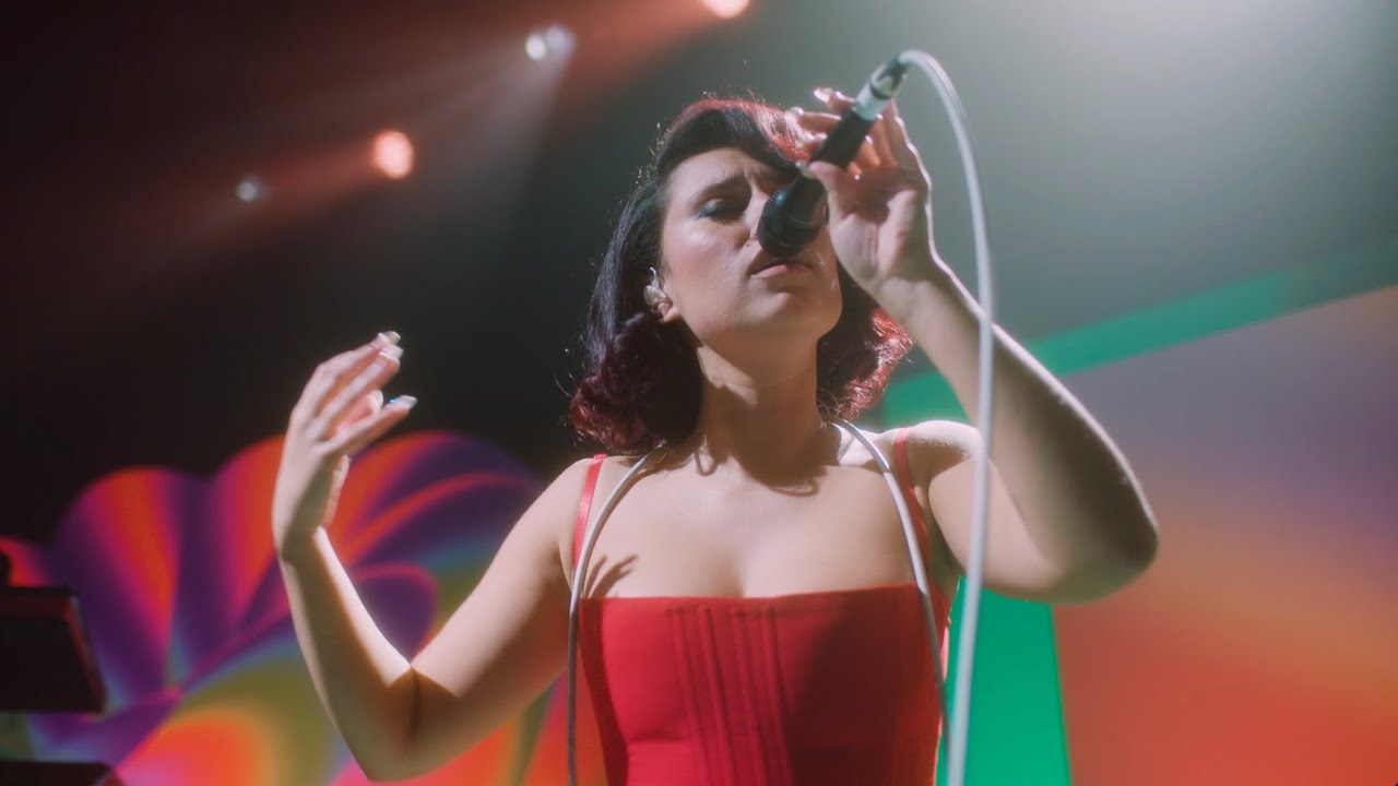 영국 대중음악을 이끄는 The BRIT School의 아티스트들